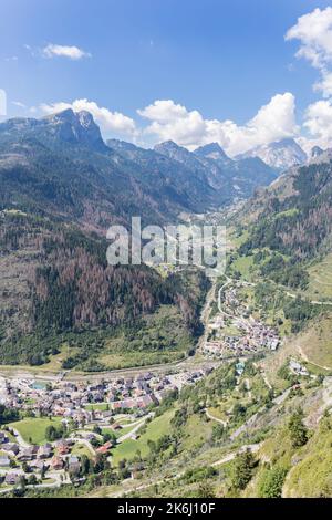 Veduta aerea di Caprile, Dolomiti, provincia di Belluno, Veneto, Italia Foto Stock