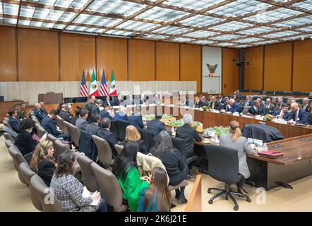 Washington, Stati Uniti d'America. 13th Ott 2022. Washington, Stati Uniti d'America. 13 ottobre 2022. STATI UNITI Il Segretario di Stato Antony Blinken ospita il dialogo di alto livello sulla sicurezza USA-Messico presso il Dipartimento di Stato Harry S. Truman Building, 13 ottobre 2022 a Washington, DC Credit: Freddie Everett/Dipartimento di Stato/Alamy Live News Foto Stock