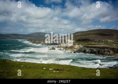 White Cliffs of Ashleam, sulla Wild Atlantic Way a Achill Island, County Mayo, Irlanda. Foto Stock