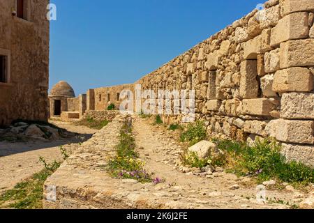 La sporgenza di St Justine alla fortezza Fortezza in Rethymnon Creta Grecia costruita nel 16th ° secolo dai veneziani. Foto Stock