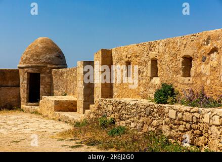 La sporgenza di St Justine alla fortezza Fortezza in Rethymnon Creta Grecia costruita nel 16th ° secolo dai veneziani. Foto Stock