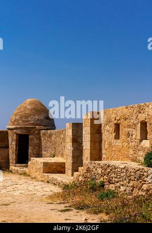 La sporgenza di St Justine alla fortezza Fortezza in Rethymnon Creta Grecia costruita nel 16th ° secolo dai veneziani. Foto Stock