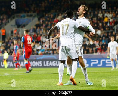 PLZEN, Repubblica Ceca. , . Thomas Müller, Mueller, (25, FC Bayern Muenchen/FCB) Sadio Mane (17, FC Bayern Muenchen/FCB) Credit: SPP Sport Press Photo. /Alamy Live News Foto Stock