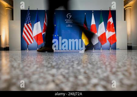 Berlino, Germania. 14th Ott 2022. Bandiere degli anni 'G7, prese durante il G7° 2022 ministeriale sull'uguaglianza di genere a Berlino, 14 ottobre 2022. Credit: dpa/Alamy Live News Foto Stock