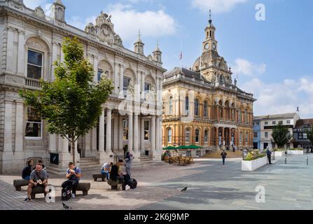 Ipswich Town Hall e Corn Exchange Ipswich accanto al bar botanico e ristorante Ipswich Suffolk Inghilterra UK GB Europa Foto Stock