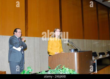 Commemorazione, nell'Auditorium di Loy Henderson, del 25th° anniversario della Dichiarazione delle Nazioni Unite sull'eliminazione di tutte le forme di intolleranza e di discriminazione basate sulla religione o sulle convinzioni personali, con la partecipazione di Antonin Scalia, Segretario Condoleezza Rice, Sottosegretario per la democrazia e gli affari globali Paula Dobriansky, STATI UNITI Ambasciatore in generale per la libertà religiosa internazionale John Hanford III, e la relatrice speciale delle Nazioni Unite Asma Jahangir, tra gli altri Foto Stock