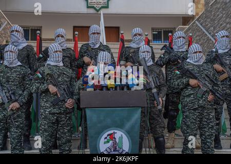 Gaza, Palestina. 14th Ott 2022. (INT) la Camera congiunta delle fazioni palestinesi tiene un'importante conferenza stampa. Ottobre 14, 2022. Gaza, Palestina: La Camera congiunta delle fazioni palestinesi ha tenuto una conferenza stampa e ha parlato delle violazioni che si verificano a Gerusalemme e delle città palestinesi occupate in Cisgiordania. (Credit Image: © Saher Elghorra/TheNEWS2 via ZUMA Press Wire) Foto Stock