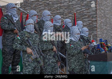 Gaza, Palestina. 14th Ott 2022. Ottobre 14, 2022. Gaza, Palestina: La Camera congiunta delle fazioni palestinesi ha tenuto una conferenza stampa e ha parlato delle violazioni che si verificano a Gerusalemme e delle città palestinesi occupate in Cisgiordania. (Foto: Saher Elghorra/TheNews2/Zumapress) (Credit Image: © Saher Elghorra/TheNEWS2 via ZUMA Press Wire) Credit: ZUMA Press, Inc./Alamy Live News Foto Stock