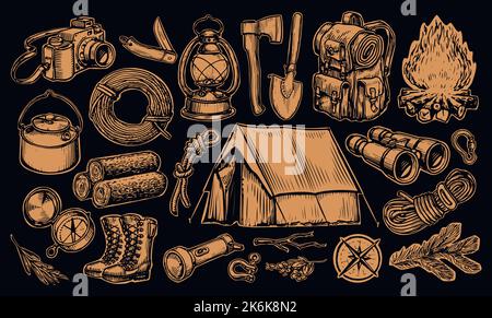 Attrezzatura da campeggio schizzo. Collezione campo estivo. Vacanze attive o turismo locale concetto. Vettore vintage Illustrazione Vettoriale