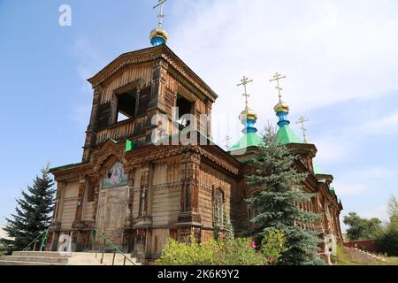 Cattedrale ortodossa della Santissima Trinità russa, via Gagarin, Karakol, regione di Issyk Kul, Kirghizistan, Asia centrale Foto Stock