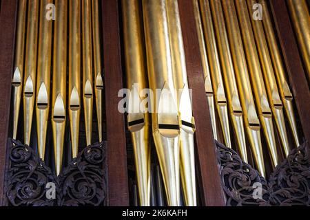 Tubi dell'organo a tubo all'interno della cappella Foto Stock