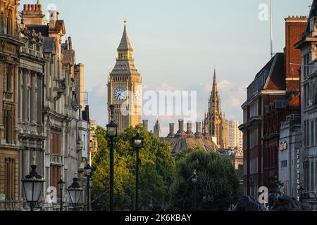 La Elizabeth Tower, la torre dell'orologio Big ben e gli edifici storici di Westminster, Londra, Inghilterra, Regno Unito Foto Stock