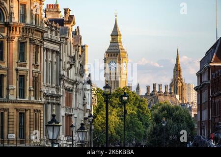 La Elizabeth Tower, la torre dell'orologio Big ben e gli edifici storici di Westminster, Londra, Inghilterra, Regno Unito Foto Stock