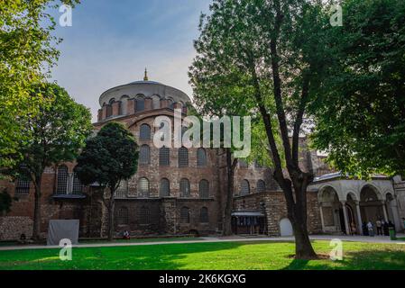 ISTANBUL, TURCHIA - 8 AGOSTO 2021: Antica chiesa ortodossa bizantina di Hagia Irene nella città di Istanbul, Turchia Foto Stock