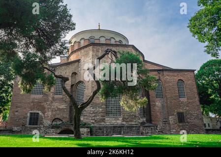 ISTANBUL, TURCHIA - 8 AGOSTO 2021: Antica chiesa ortodossa bizantina di Hagia Irene nella città di Istanbul, Turchia Foto Stock