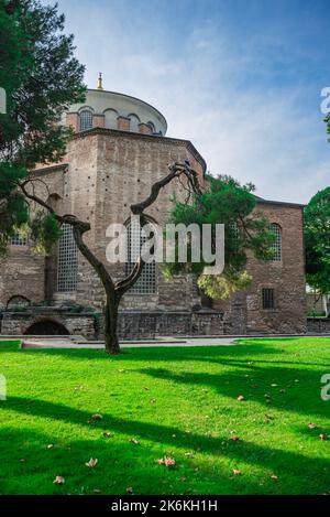 ISTANBUL, TURCHIA - 8 AGOSTO 2021: Antica chiesa ortodossa bizantina di Hagia Irene nella città di Istanbul, Turchia Foto Stock