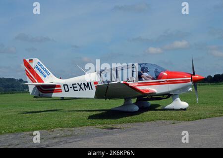 Germania, Baden-Württemberg, Tannheim: D-EXMI Robin DR.400-180R Remorqueur (c/n 2678). Foto Stock