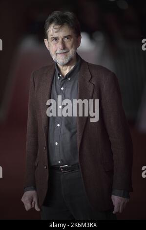 Roma, Italia. 13th Ott 2022. Il regista italiano Nanni Moretti arriva sul tappeto rosso per la prima "il Colibrì" in occasione del 17th° Festival del Cinema di Roma presso l'Auditorium Parco della Musica di Roma, giovedì 13 ottobre 2022. Foto di Rocco Spaziani/UPI Credit: UPI/Alamy Live News Foto Stock