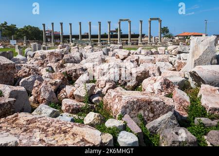 Agora di Smyrna nella città di Izmir, Turchia. Conosciuta anche come l'Agora di İzmir, un antico sito archeologico romano nel centro di Smirne, in Turchia Foto Stock