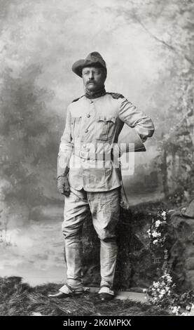 Il colonnello Theodore Roosevelt nella sua uniforme Rough Riders il 26 ottobre 1898, di Rockwood. Foto Stock