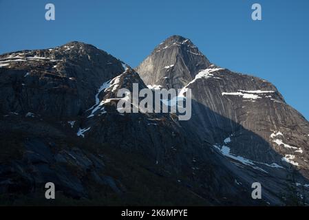 Stetinden è una cima di granito alta 1392 metri con forma di obelisco nel comune di Narvik nella contea di Nordland in Norvegia Foto Stock