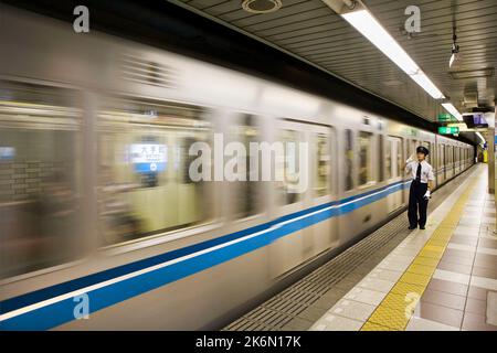 Metropolitana signalman Tokyo Japan Foto Stock