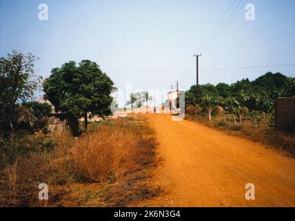 Conakry - Chancery Office Building - 1991, fotografie degli Stati Uniti relative ad ambasciate, consolati e altri edifici d'oltremare Foto Stock