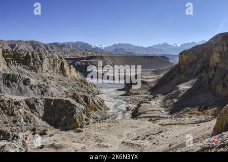 Il fiume Kali Gandaki nella regione di Mustang superiore dell'Himalaya, Nepal, Asia Foto Stock