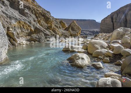 Il fiume Kali Gandaki nella regione di Mustang superiore dell'Himalaya, Nepal, Asia Foto Stock