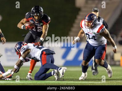 Canada. 14th Ott 2022. (Ottawa, Canada---14 ottobre 2022) Jackson Bennett (22) degli Ottawa Redblacks in una partita di campionato di calcio canadese (CFL) tra gli Alouettes di Montreal agli Ottawa Redblacks. Credit: Sean Burges/Alamy Live News Foto Stock