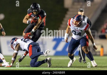 Canada. 14th Ott 2022. (Ottawa, Canada---14 ottobre 2022) Jackson Bennett (22) degli Ottawa Redblacks in una partita di campionato di calcio canadese (CFL) tra gli Alouettes di Montreal agli Ottawa Redblacks. Credit: Sean Burges/Alamy Live News Foto Stock