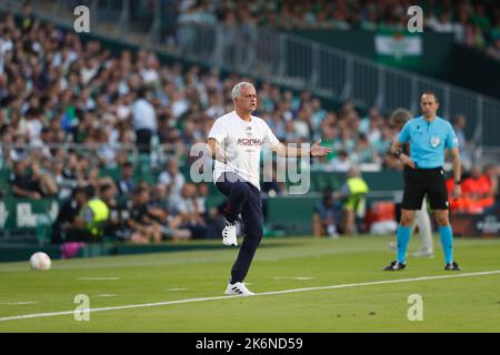 Sevilla, Spagna. 13th Ott 2022. Jose Mourinho (Roma) Calcio : UEFA Europa League fase Gruppo C matchday4 tra Real Betis Balompie 1-1 COME Roma all'Estadio Benito Villamarin di Siviglia, Spagna . Credit: Mutsu Kawamori/AFLO/Alamy Live News Foto Stock