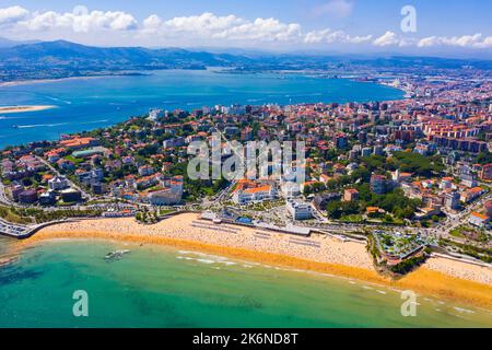 Paesaggio urbano aereo di giorno di Santander Foto Stock