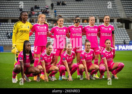 Parigi, Francia. 14th Ott 2022. I giocatori del Paris FC precedono la partita di calcio Arkema del campionato francese femminile D1 tra il Paris FC e lo Stade de Reims il 14 ottobre 2022 allo stadio Charlety di Parigi, Francia. Credit: Independent Photo Agency/Alamy Live News Foto Stock