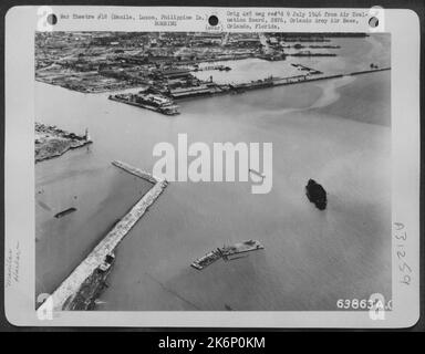 La foce del Fiume Pasig, Manila guardando se attraverso l'Isola di Engineer. Nel bacino interno si può vedere una nave da carico passeggeri costiera, 500 G.T. (stazza lorda) due fasi di atterraggio: Una chiatta e un lancio sono visibili nella metà inferiore del Foto Stock