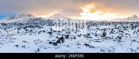 Formazioni rocciose di lava, penisola di Snaefellsnes, Islanda, Europa Foto Stock