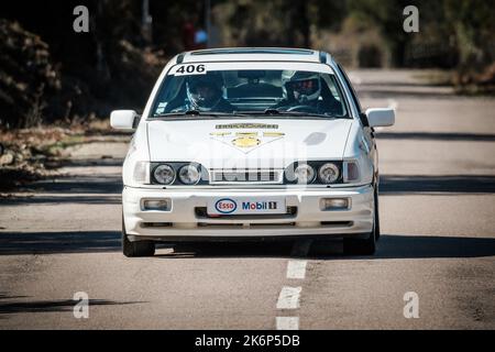 Novella, Corsica, Francia - 7th ottobre 2022: Gregory Fernandez e Florent Roux gareggiano nel 2022 Tour de Corse Historique. Foto Stock