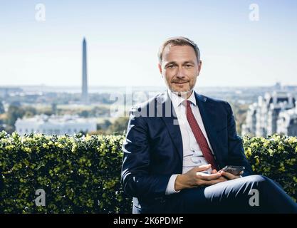 Washington, Stato di Vereinigte. 14th Ott 2022. Il Ministro federale delle finanze Christian Lindner (FDP) durante un'intervista televisiva a margine della conferenza autunnale del FMI. Washington, 10/14/2022. Credit: dpa/Alamy Live News Foto Stock