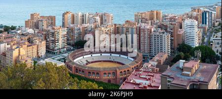 Editoriale Malaga, Spagna - 26 settembre 2022: L'arena di Malaga localmente conosciuta come Plaza de Toros o la Malagueta, oggi monumento storico tha Foto Stock