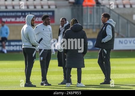 I giocatori del mercoledì di Sheffield arrivano davanti alla partita della Sky Bet League 1 Cambridge United vs Sheffield mercoledì all'Abbey Stadium, Cambridge, Regno Unito, 15th ottobre 2022 (Photo by Gareth Evans/News Images) Foto Stock