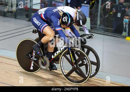 Saint Quentin en Yvelines, Francia. 14th Ott 2022. Saint-Quentin-en-Yvelines, Francia, 14. Ottobre 2022; #337 GROS Mathilde di Francia contro Lea Sophie FRIEDRICH di Germania per l'oro. Donne ''s Women's Sprint/Vitesse femmes, Finals/finales, Credit: SPP Sport Press Photo. /Alamy Live News Foto Stock