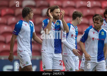 Middlesbrough, Regno Unito. 15th Ott 2022. I giocatori di Blackburn Rovers celebrano il loro obiettivo di apertura e il proprio obiettivo per Darragh Lenihan #26 di Middlesbrough durante la partita del Campionato Sky Bet Middlesbrough vs Blackburn Rovers al Riverside Stadium, Middlesbrough, Regno Unito, 15th ottobre 2022 (Foto di James Heaton/News Images) a Middlesbrough, Regno Unito il 10/15/2022. (Foto di James Heaton/News Images/Sipa USA) Credit: Sipa USA/Alamy Live News Foto Stock