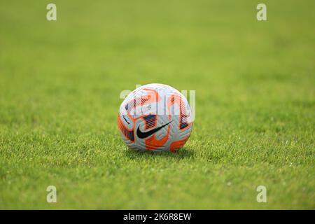 Milano, Italia. 15th Ott 2022. Match ball durante la Serie Italiana Un match di tootball tra Inter FC Internazionale e AC Milan il 15 ottobre 2022 allo Stadio Breda di Sesto San Giovanni, Italia Credit: Tiziano Ballabio Credit: Independent Photo Agency/Alamy Live News Foto Stock