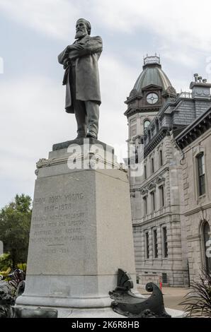 Il John Young Monument alla Rue De la Commune a Montreal, Quebec, Canada Foto Stock