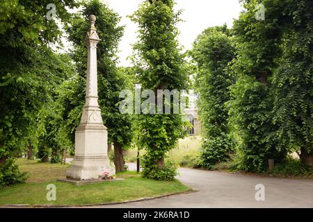 Obelisco a forma di monumento che porta i nomi dei protestanti eseguito nel 16th ° secolo. 17 martiri protestanti giustiziati nella città di Bury St Foto Stock