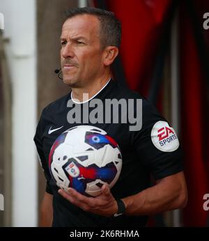 L'arbitro Kieth Stroud durante la partita del Campionato Sky Bet tra Sunderland e Wigan Athletic allo Stadio di luce, Sunderland, sabato 15th ottobre 2022. (Credit: Michael driver | MI News0 Credit: MI News & Sport /Alamy Live News Foto Stock