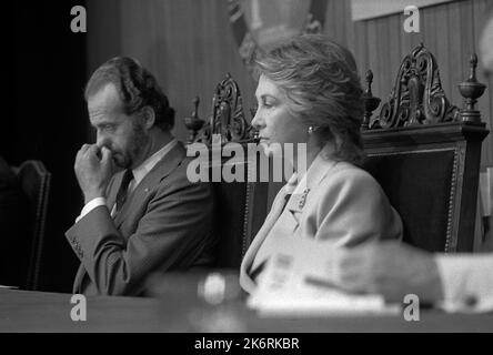 Juan Carlos i, re di Spagna, con la regina Sofia di Grecia, all'Universidad de Belgrano di Buenos Aires, Argentina Foto Stock