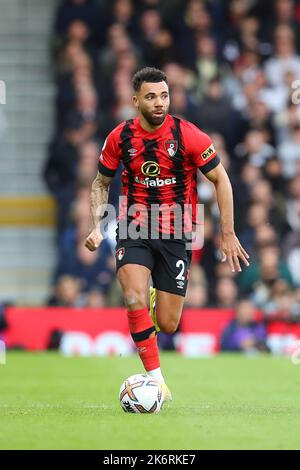 Craven Cottage, Fulham, Londra, Regno Unito. 15th Ott 2022. Premier League Football, Fulham contro Bournemouth; Ryan Fredericks di Bournemouth Credit: Action Plus Sports/Alamy Live News Foto Stock