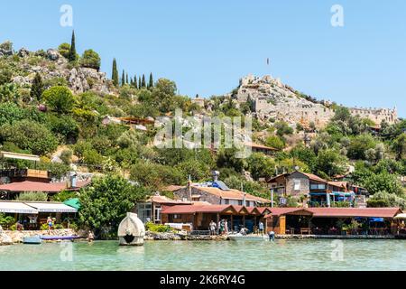 Kalekoy, Antalya, Turchia – 15 agosto 2021. Il villaggio di Kalekoy lungo la costa mediterranea nel distretto di Demre nella provincia di Antalya di Turk Foto Stock