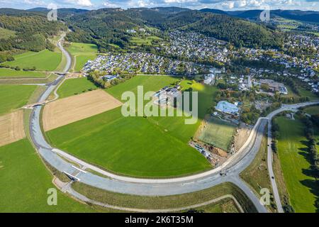 , Veduta aerea, cantiere e nuova costruzione della tangenziale L776n, Fredeburg, Schmallenberg, Sauerland, Renania settentrionale-Vestfalia, Germania, Foto Stock